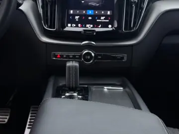 VOLVO XC 60 XC60 R Design 2WD LED 360KAM PILOT ASSIST