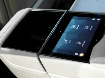 Land Rover Range Rover P550e PHEV Autobiography L460