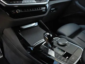 BMW X3 xDrive 20 d M-SPORT LIVE NAV LED AHK AMBIENTE