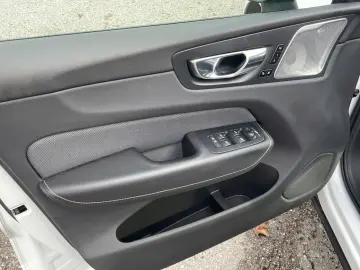 VOLVO XC 60 R Design AWD Bluetooth LED Klima