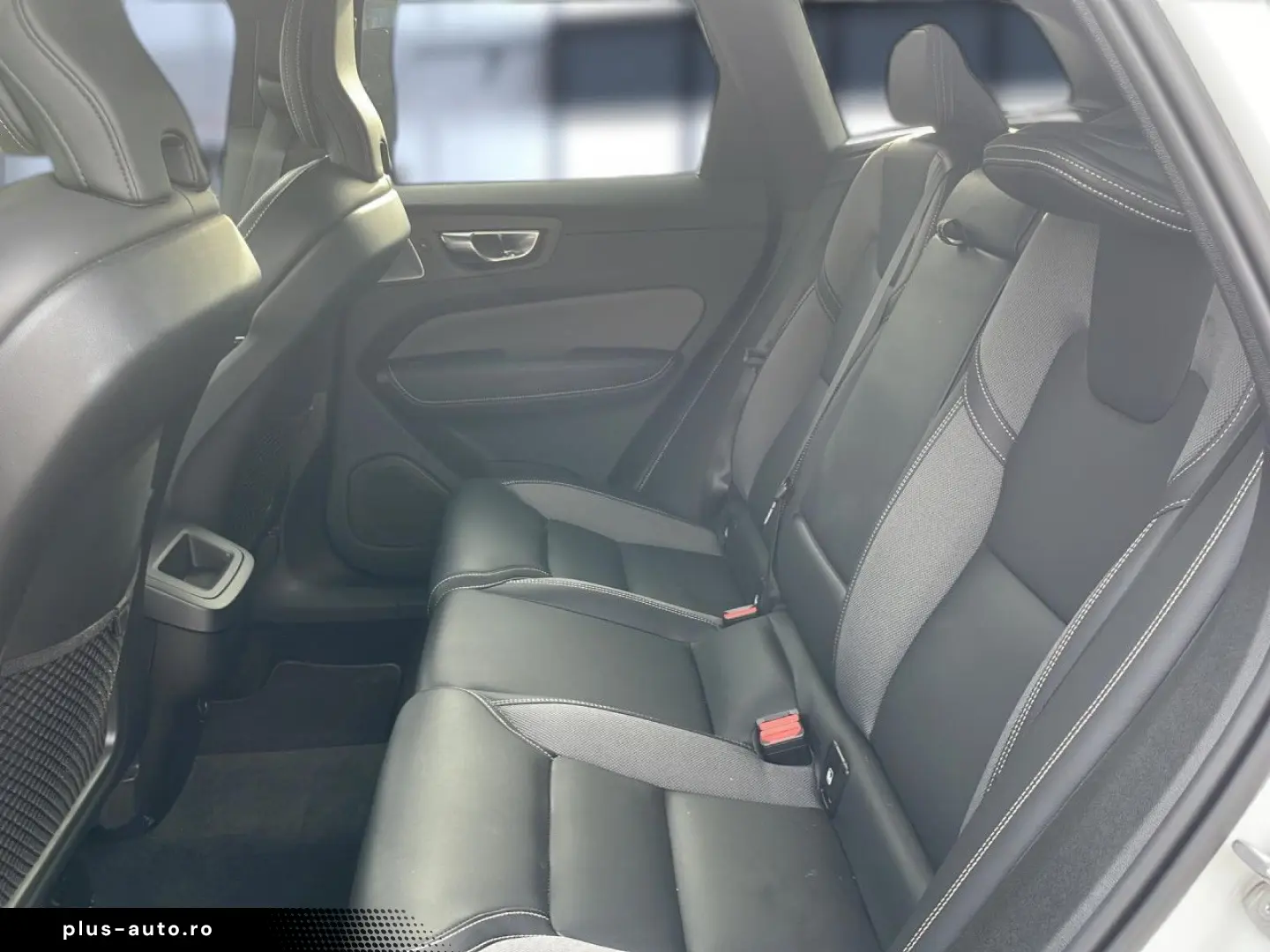 VOLVO XC 60 R Design AWD Bluetooth LED Klima