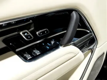 Land Rover Range Rover P550e PHEV Autobiography L460