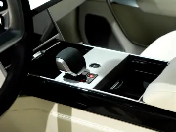 Land Rover Range Rover P550e PHEV Autobiography L460