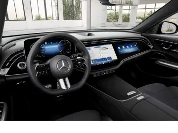 MERCEDES-BENZ E 220 d AMG Superscreen Pano MEMORY 360