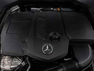 MERCEDES-BENZ E 220 d AMG 360  Burmester DAB Belüftung Voll