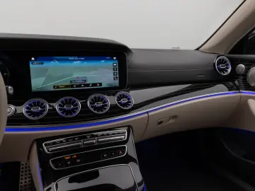 MERCEDES-BENZ E 220 d AMG 360  Burmester DAB Belüftung Voll