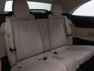 MERCEDES-BENZ E 220 d AMG 360  Burmester DAB Belüftung Voll