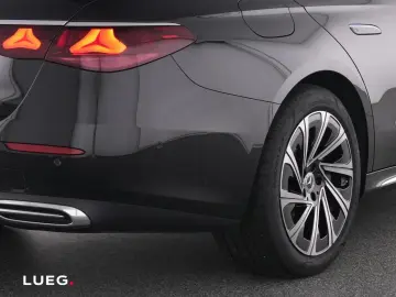 MERCEDES-BENZ E 300 de Exclusive Pano AHK DLight HUD&hellip;