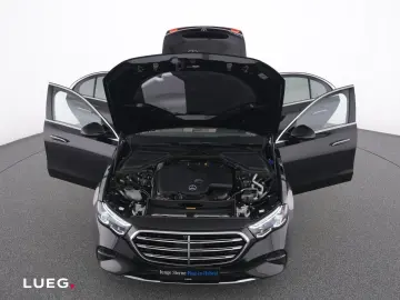 MERCEDES-BENZ E 300 de Exclusive Pano AHK DLight HUD&hellip;