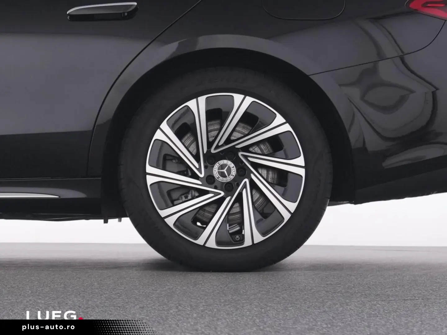 MERCEDES-BENZ E 300 de Exclusive Pano AHK DLight HUD&hellip;