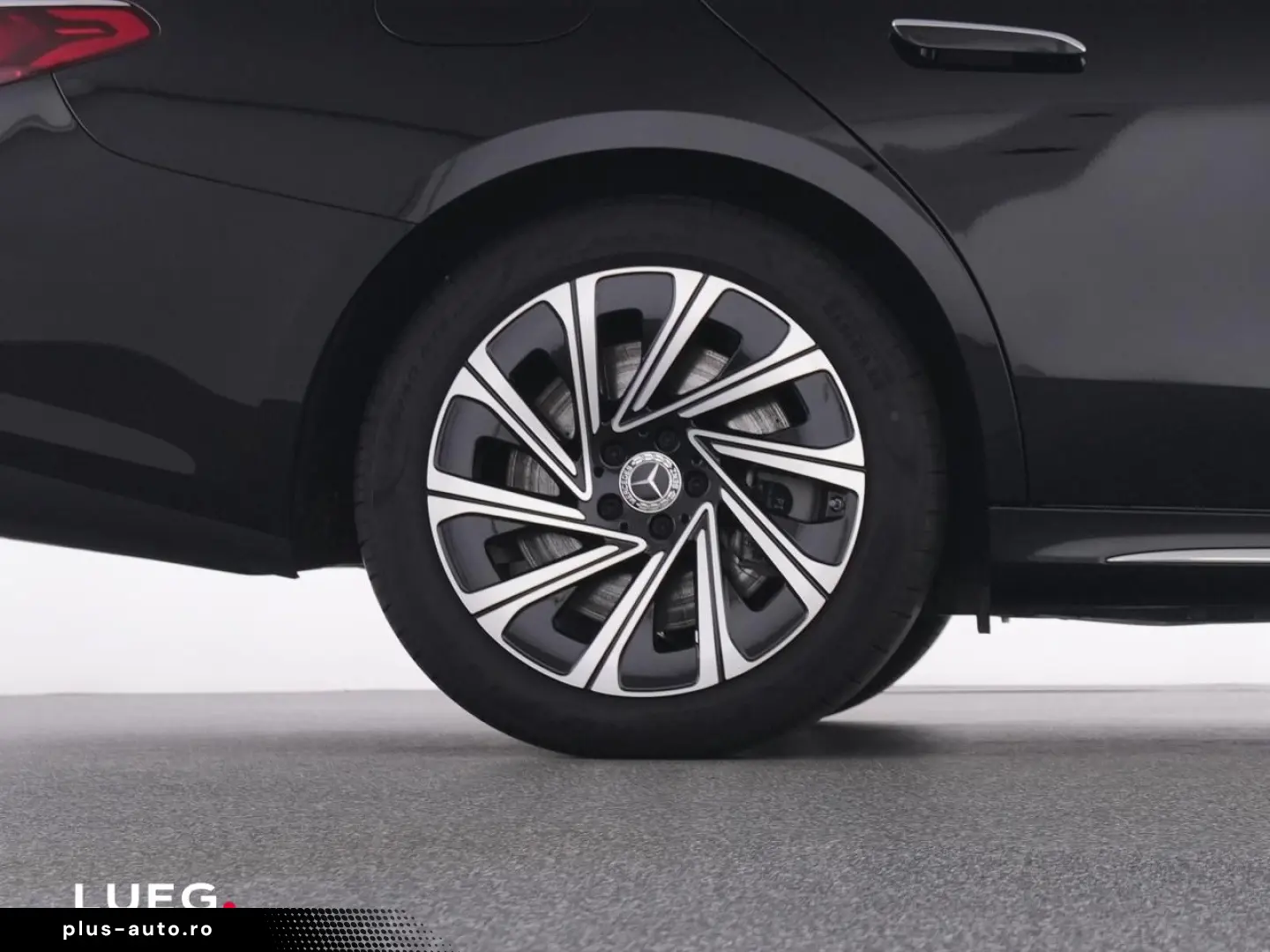 MERCEDES-BENZ E 300 de Exclusive Pano AHK DLight HUD&hellip;