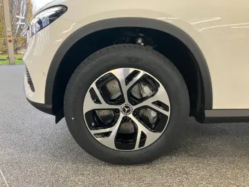 MERCEDES-BENZ GLC 300 e 4Matic