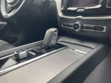 VOLVO XC60 R Design AWD AHK Navi Memory Sport-Sitze Le