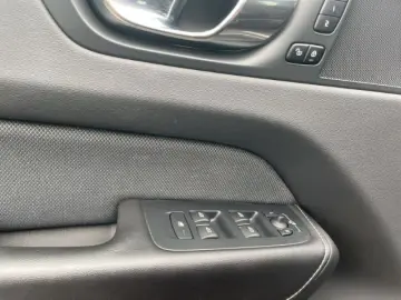 VOLVO XC60 R Design AWD AHK Navi Memory Sport-Sitze Le