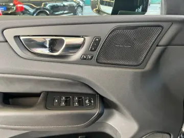 VOLVO XC60 B5 D AWD R-Design Glasd 360  Nappaleder AHK