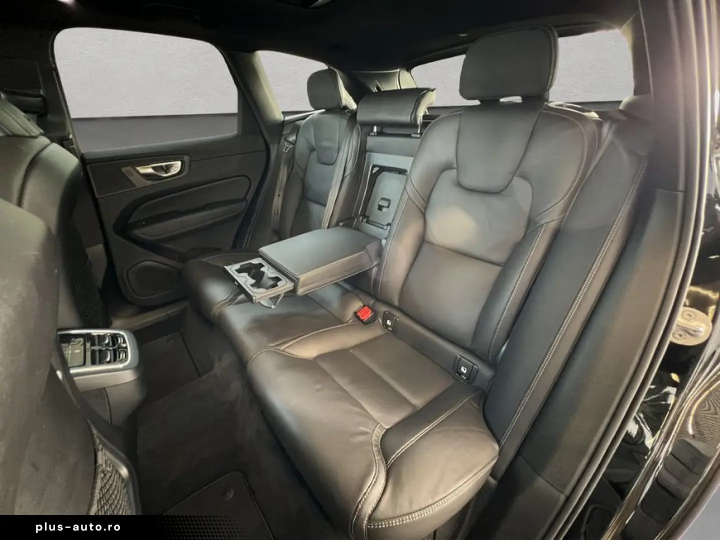 VOLVO XC60 B5 D AWD R-Design Glasd 360  Nappaleder AHK