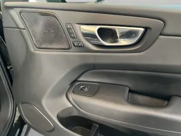 VOLVO XC60 B5 D AWD R-Design Glasd 360  Nappaleder AHK