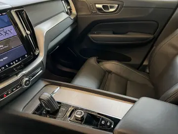 VOLVO XC60 B5 D AWD R-Design Glasd 360  Nappaleder AHK