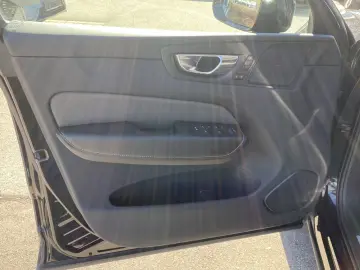 VOLVO XC 60 R Design AWD Bluetooth Navi LED Klima