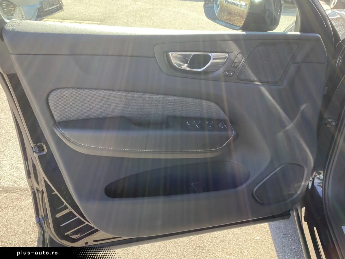 VOLVO XC 60 R Design AWD Bluetooth Navi LED Klima