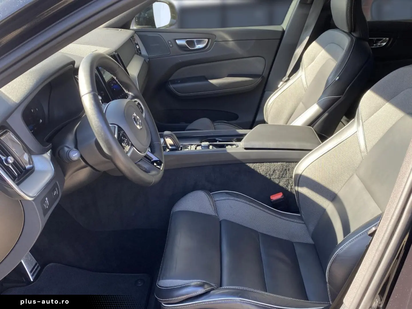 VOLVO XC 60 R Design AWD Bluetooth Navi LED Klima