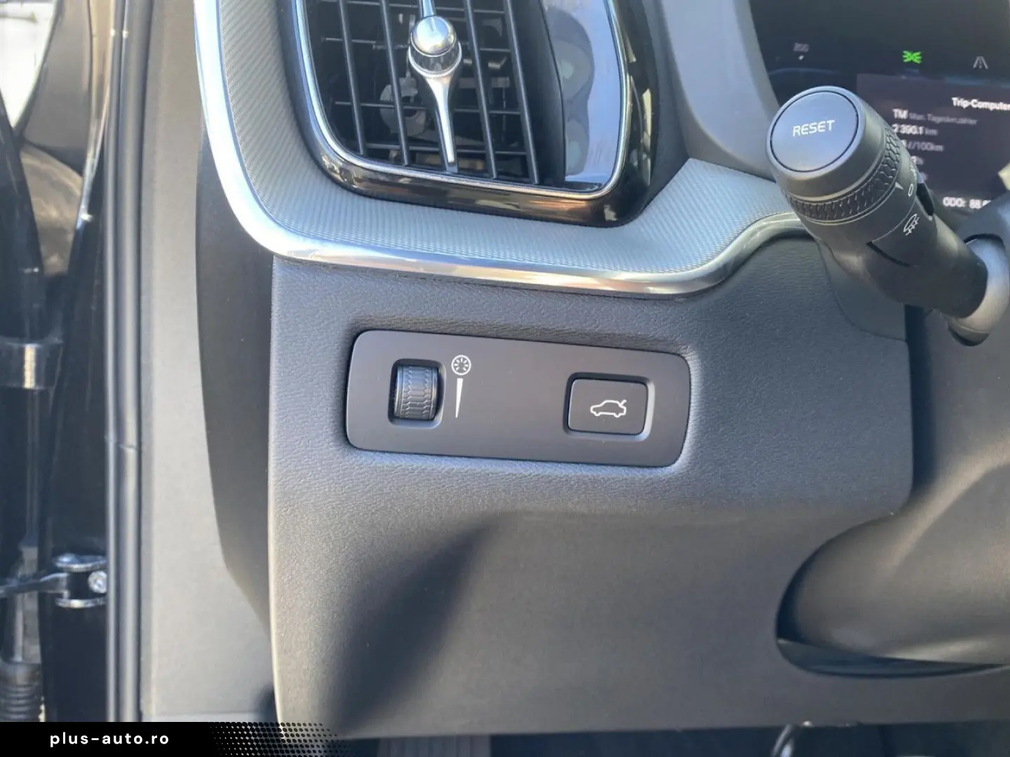 VOLVO XC 60 R Design AWD Bluetooth Navi LED Klima