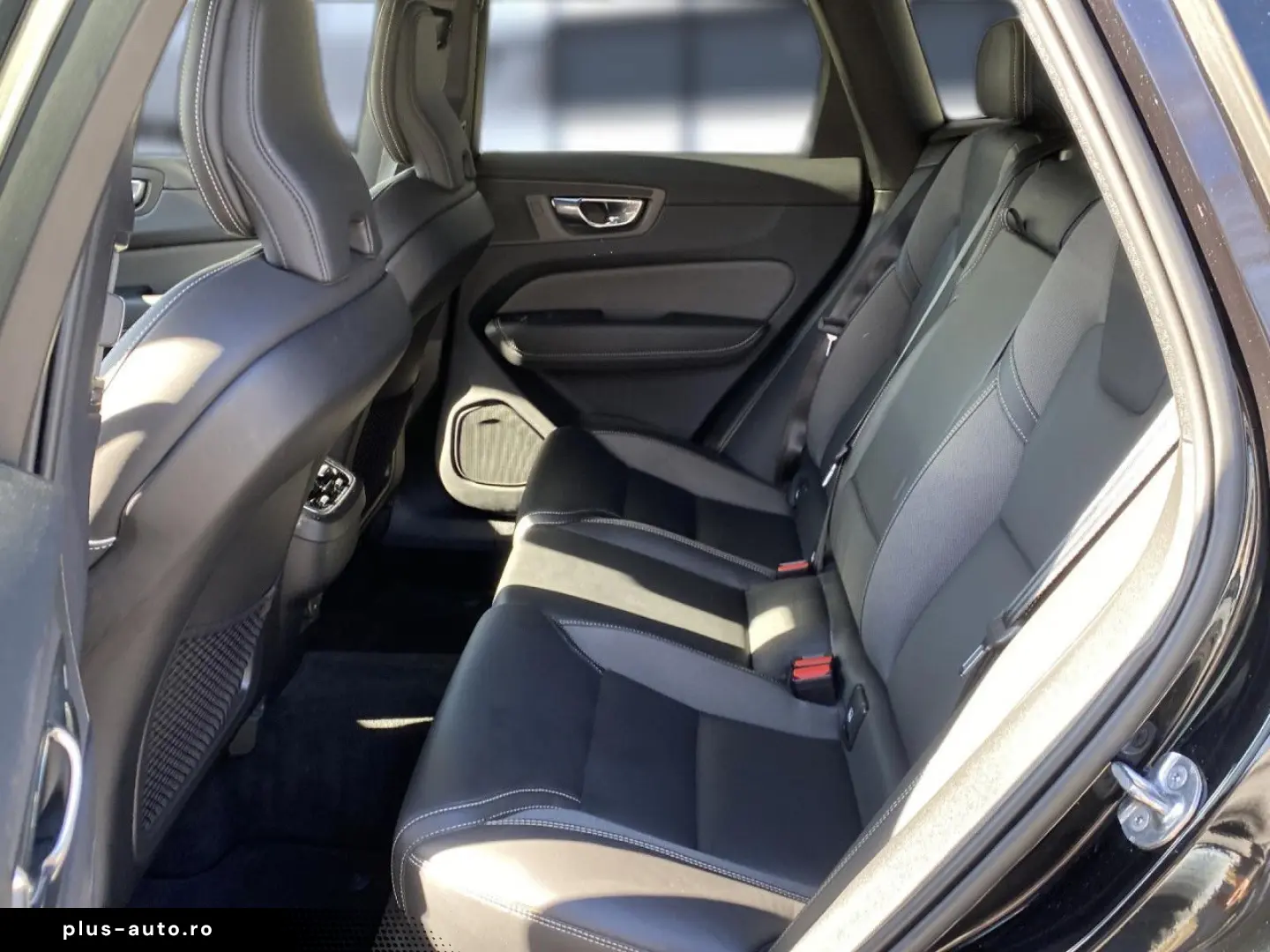 VOLVO XC 60 R Design AWD Bluetooth Navi LED Klima