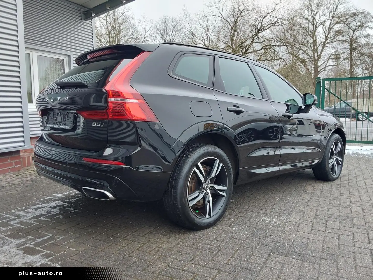 VOLVO XC60 B5 D AWD R-Design AHK ACC SHZ NAV PDC KA...