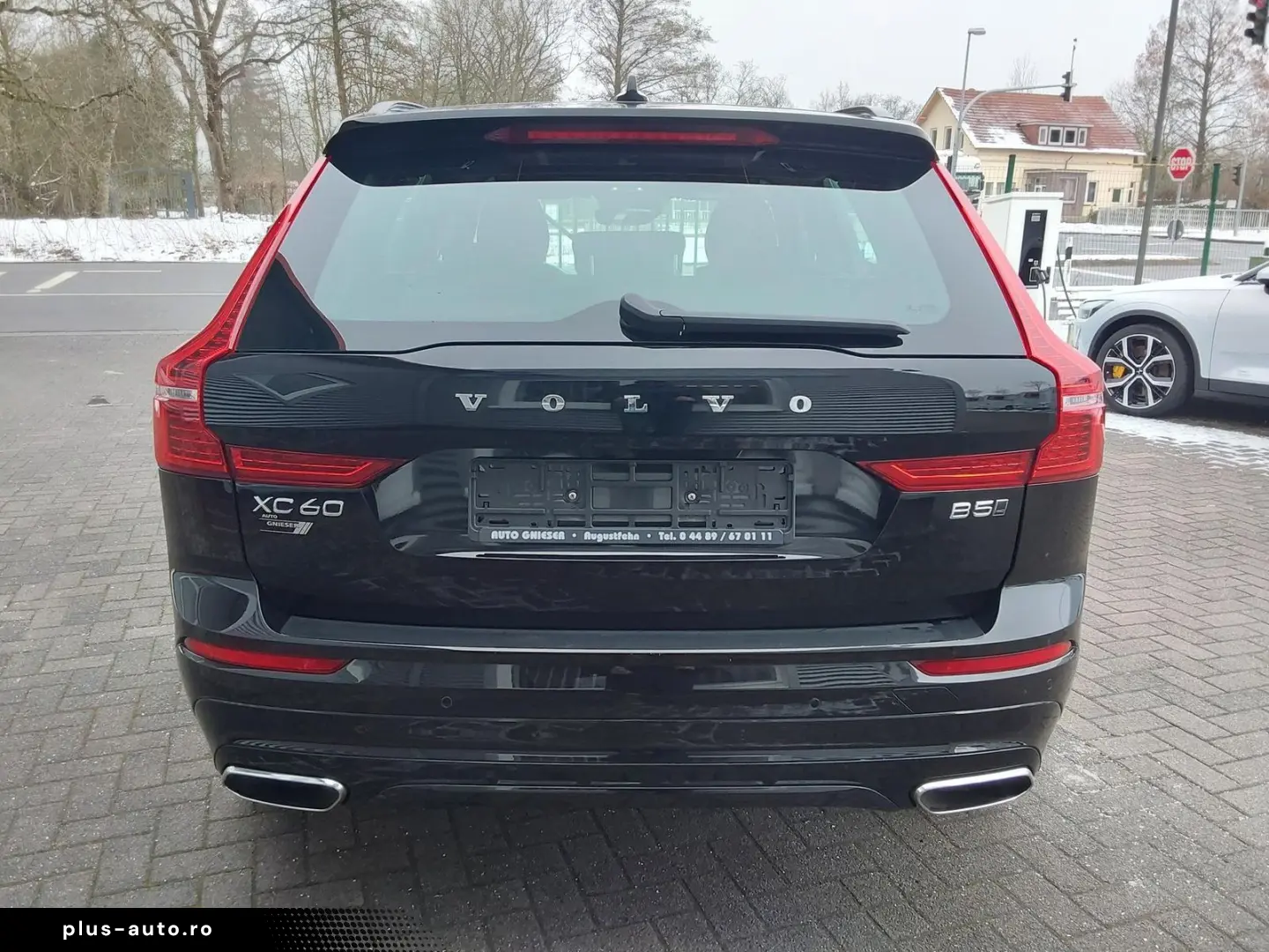 VOLVO XC60 B5 D AWD R-Design AHK ACC SHZ NAV PDC KA...