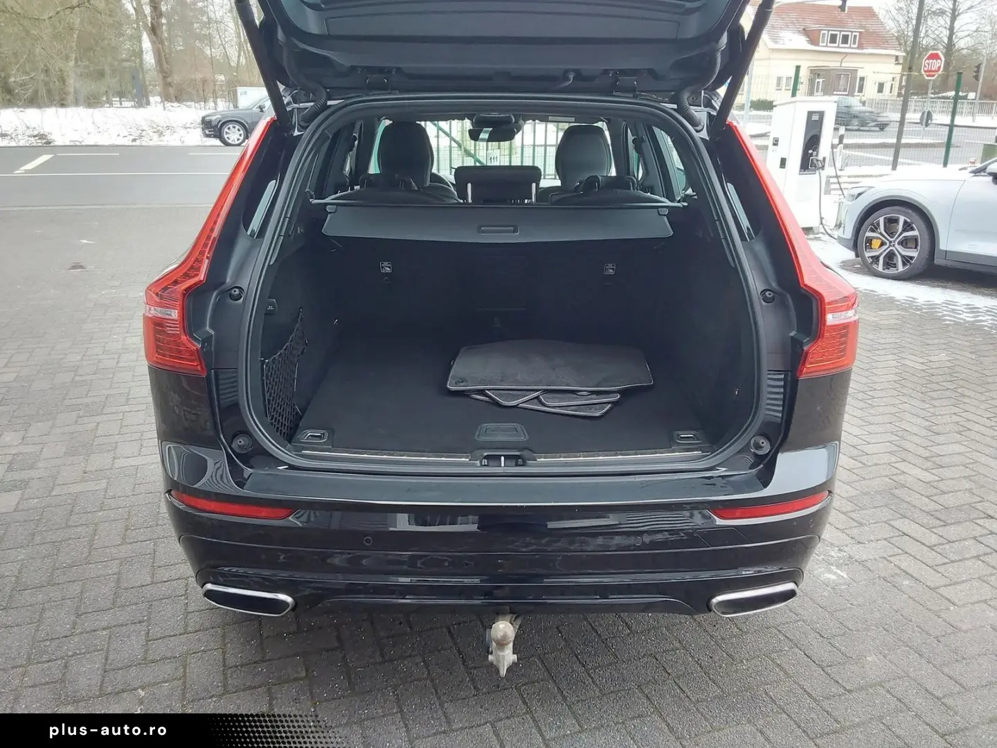 VOLVO XC60 B5 D AWD R-Design AHK ACC SHZ NAV PDC KA...