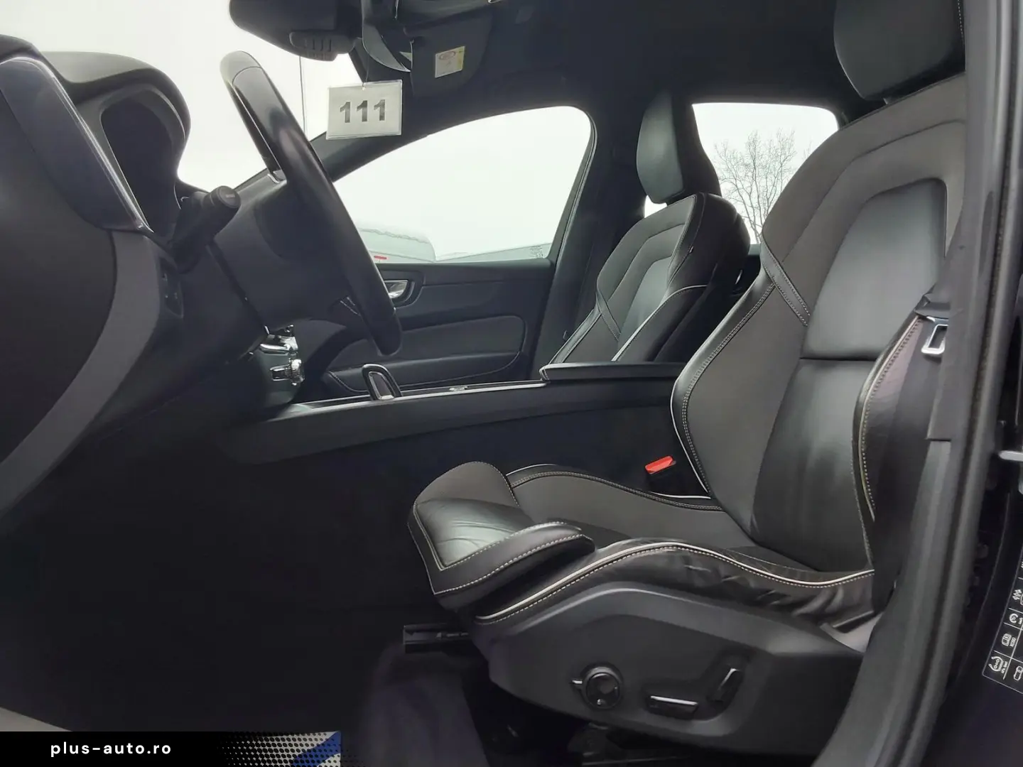 VOLVO XC60 B5 D AWD R-Design AHK ACC SHZ NAV PDC KA...