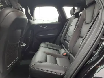 VOLVO XC60 B5 D AWD R-Design AHK ACC SHZ NAV PDC KA...