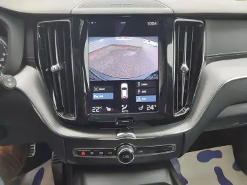 VOLVO XC60 B5 D AWD R-Design AHK ACC SHZ NAV PDC KA...