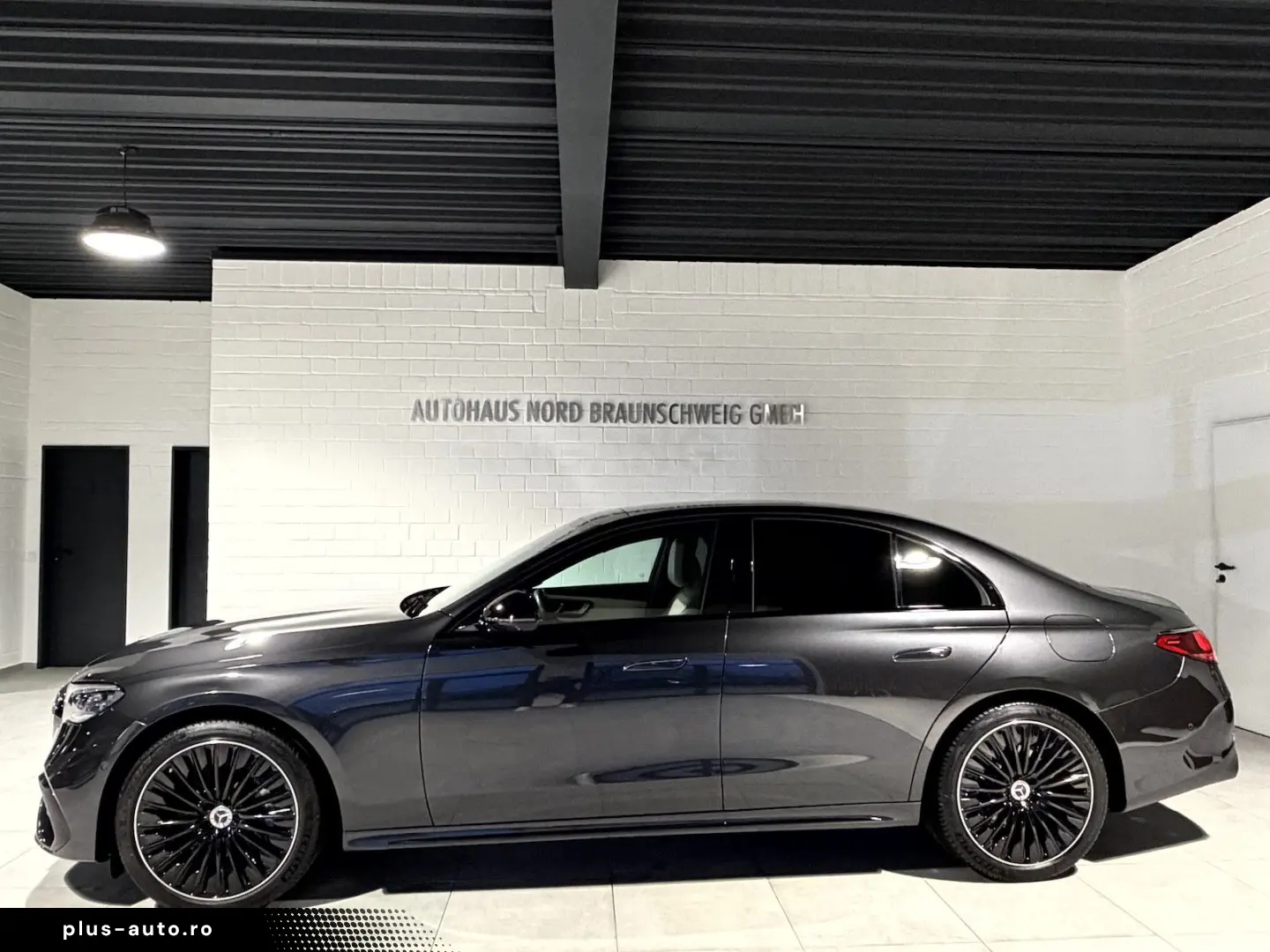 MERCEDES-BENZ E 300 e AMG Line Superscreen Pano Night Paket