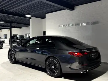 MERCEDES-BENZ E 300 e AMG Line Superscreen Pano Night Paket