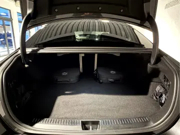 MERCEDES-BENZ E 300 e AMG Line Superscreen Pano Night Paket