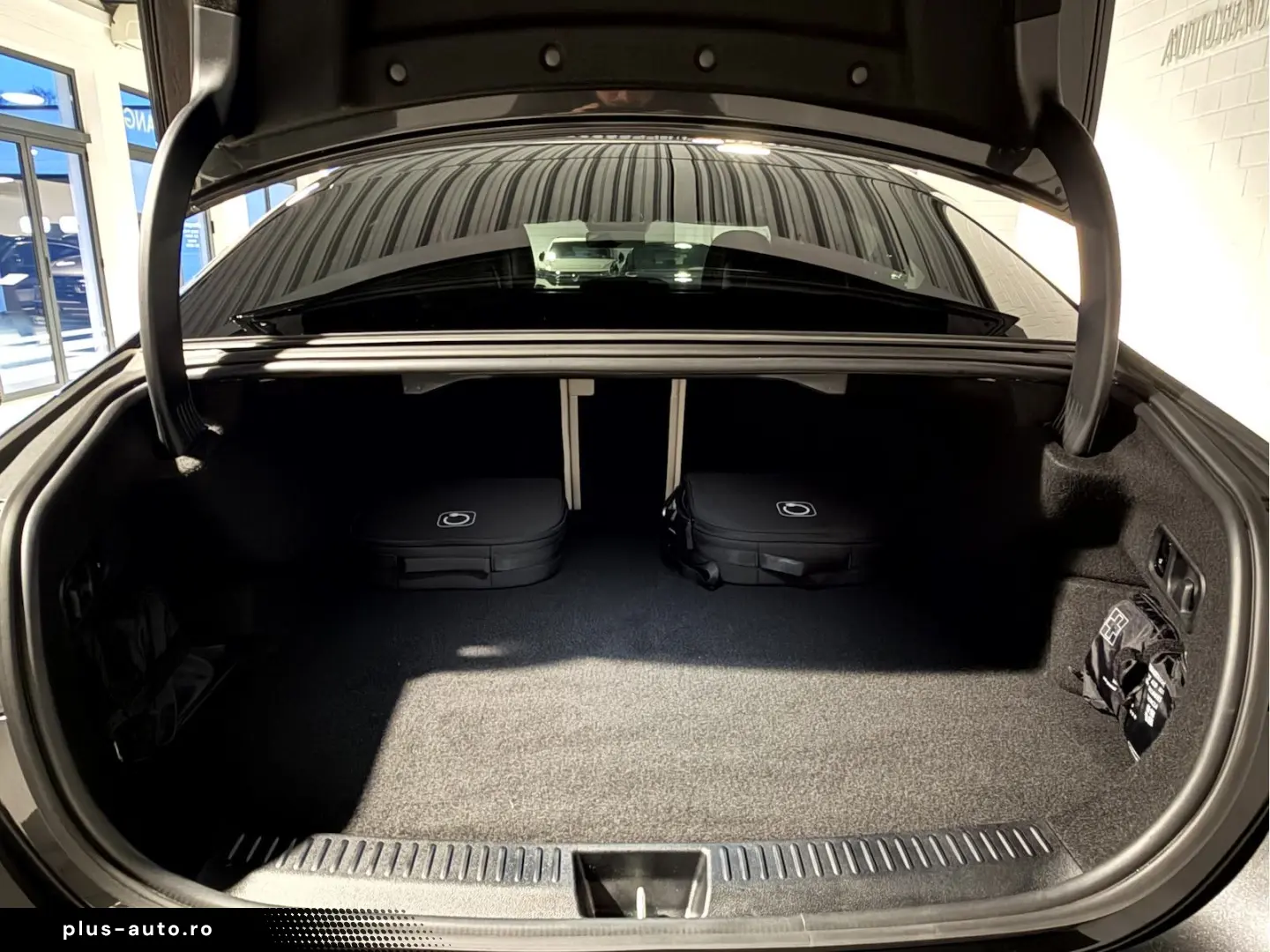 MERCEDES-BENZ E 300 e AMG Line Superscreen Pano Night Paket