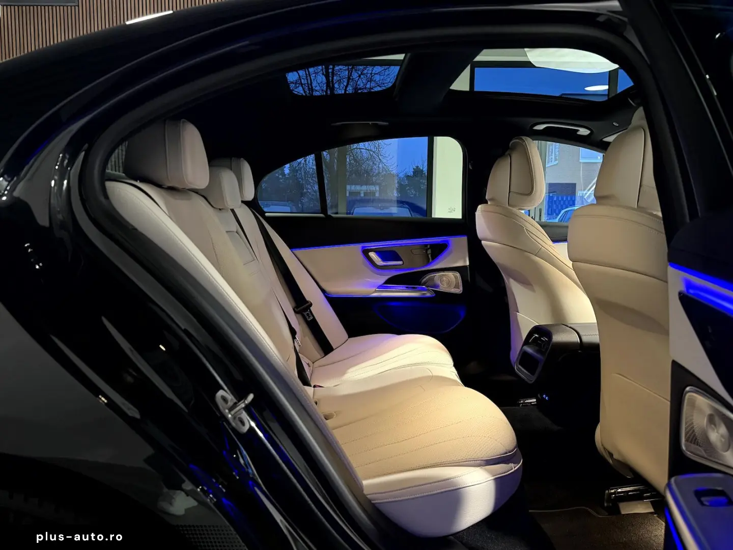 MERCEDES-BENZ E 300 e AMG Line Superscreen Pano Night Paket