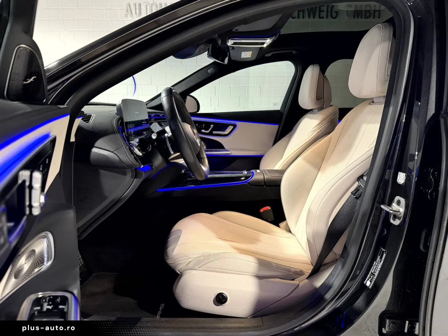 MERCEDES-BENZ E 300 e AMG Line Superscreen Pano Night Paket