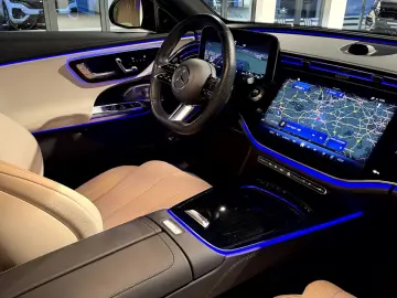 MERCEDES-BENZ E 300 e AMG Line Superscreen Pano Night Paket