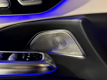 MERCEDES-BENZ E 300 e AMG Line Superscreen Pano Night Paket