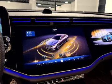 MERCEDES-BENZ E 300 e AMG Line Superscreen Pano Night Paket