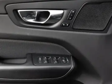 VOLVO XC60 B4 Diesel R Design AWD