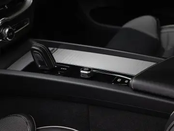 VOLVO XC60 B4 Diesel R Design AWD