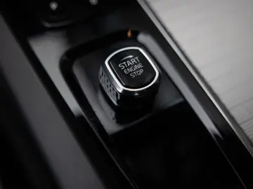 VOLVO XC60 B4 Diesel R Design AWD