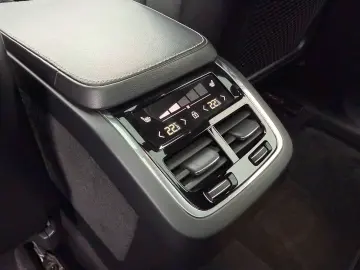 VOLVO XC90 B5 R Design AWD HARMAN KARDON AHK PANO ACC