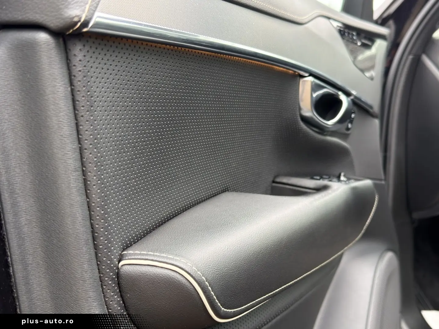 VOLVO XC90 B5 R Design AWD HARMAN KARDON AHK PANO ACC