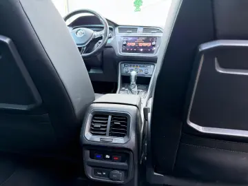 VOLKSWAGEN TIGUAN    R-LINE
