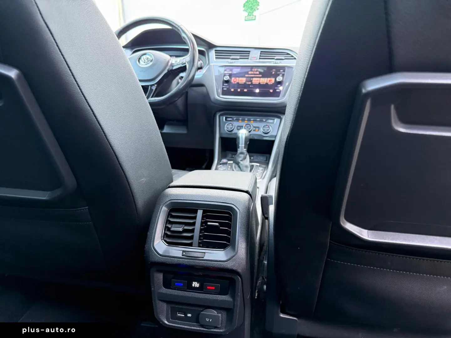 VOLKSWAGEN TIGUAN    R-LINE