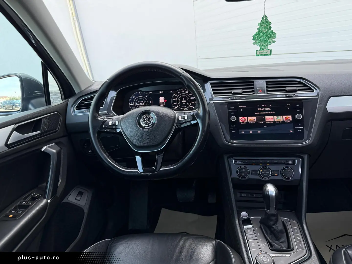 VOLKSWAGEN TIGUAN    R-LINE